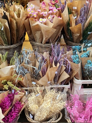 Verschillende droogbloemen bloemenwinkel Bloeiend